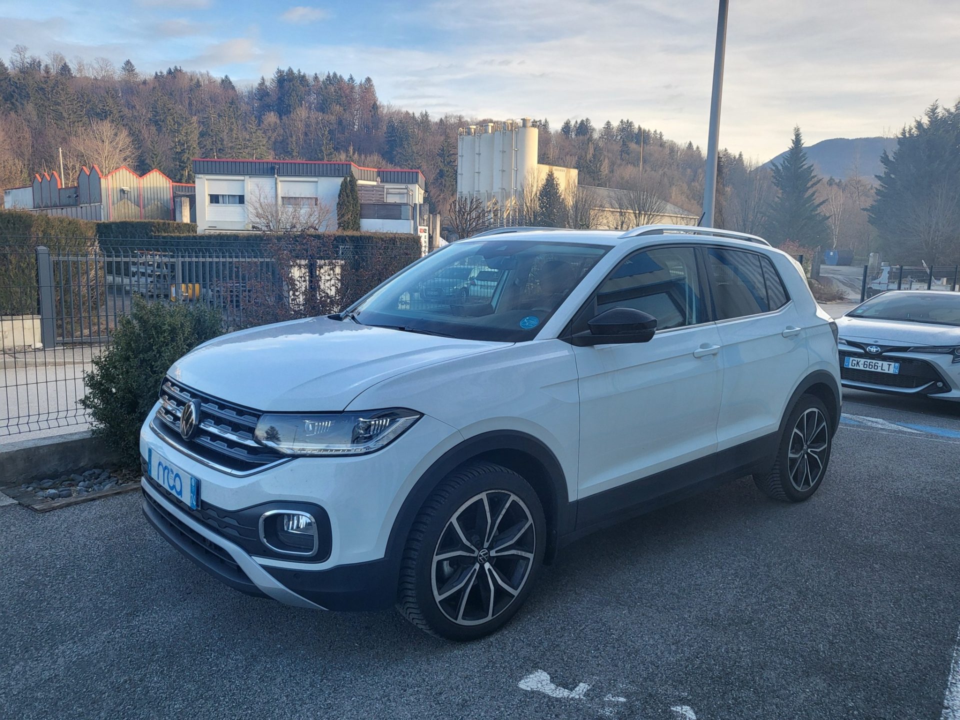 Aménagement au poste de conduite d'une télécommande au volant sur un Volkswagen T-CROSS de 2023