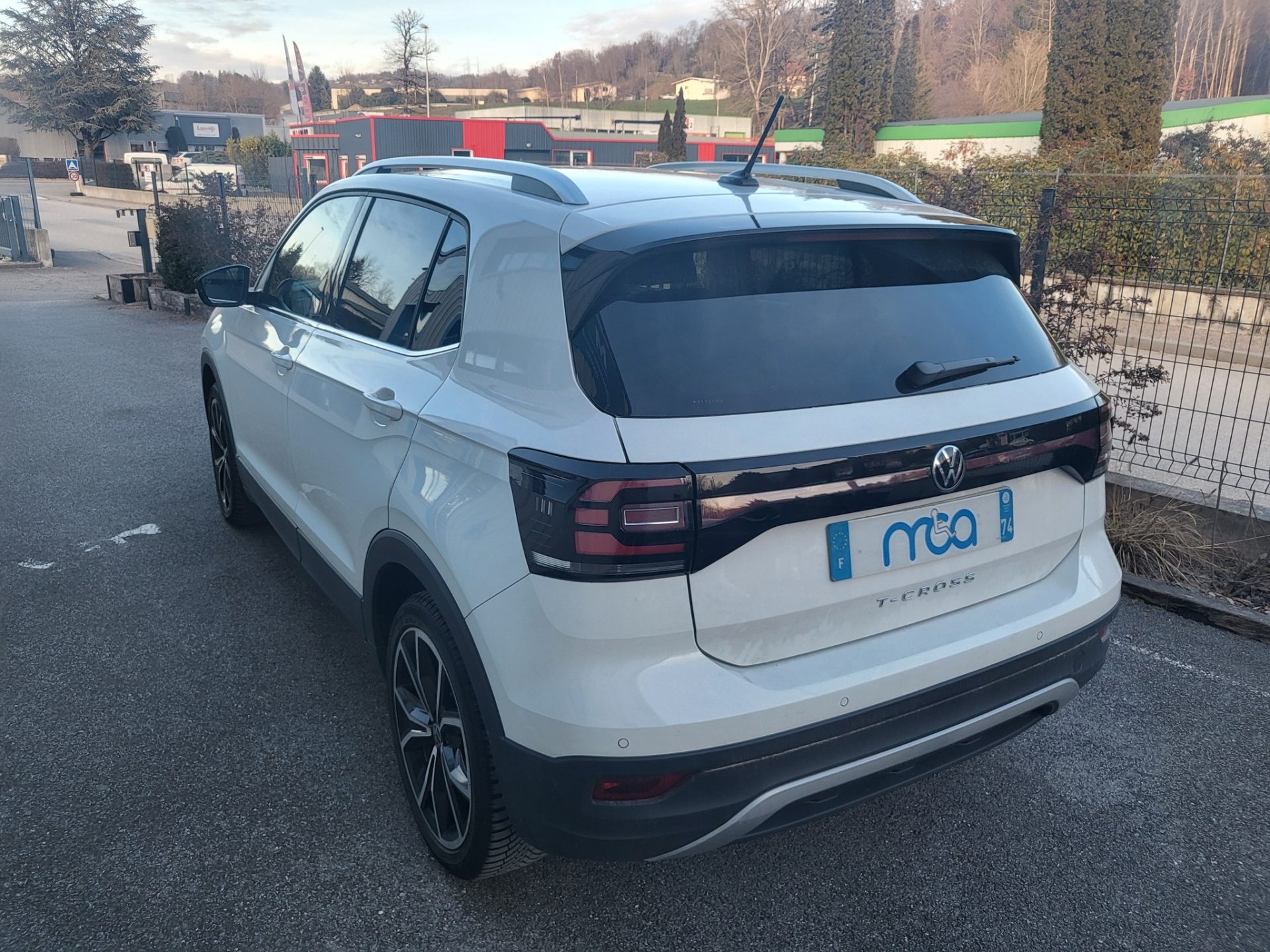 Aménagement au poste de conduite d'une télécommande au volant sur un Volkswagen T-CROSS de 2023