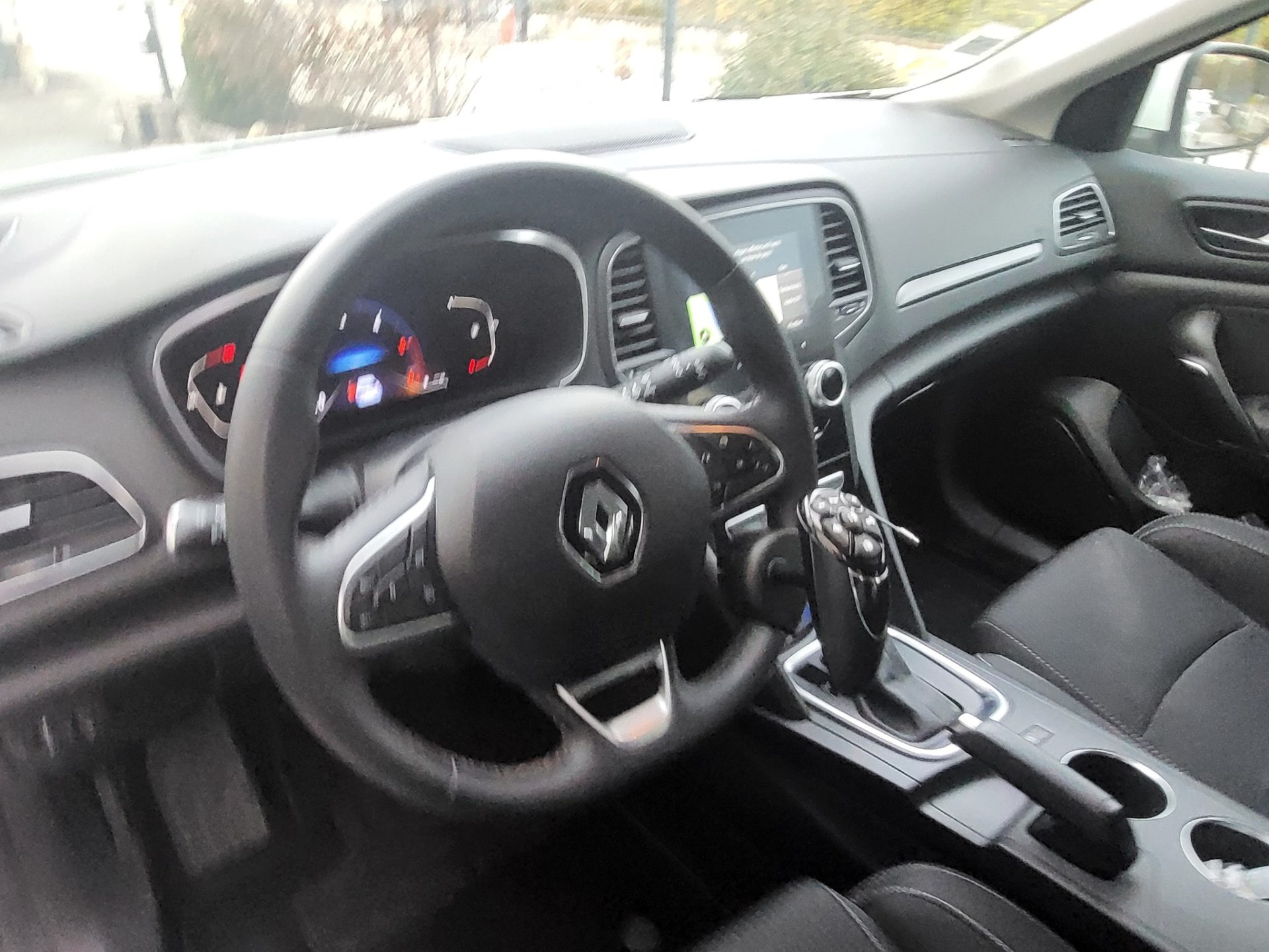 Installation d'une télécommande au volant sur une RENAULT Mégane de 2018