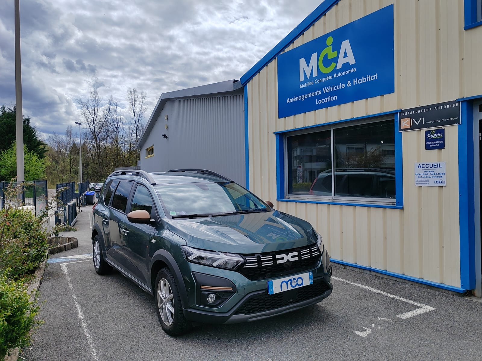 Aménagement au poste de conduite sur un DACIA Jogger HYBRID 140 BVA de 2024